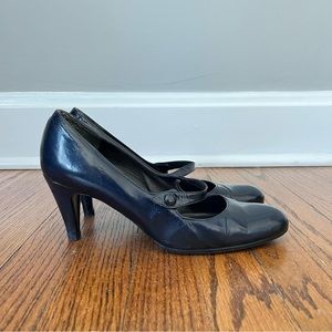 Barney’s New York patent leather midnight navy blue Mary Jane heel pumps sz39